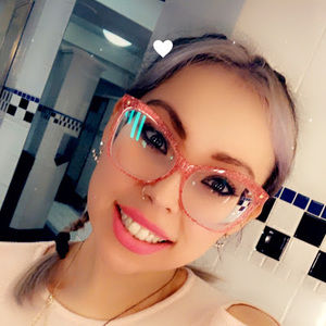 Meet your Posher, Veronica